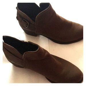 Women’s shoe booty